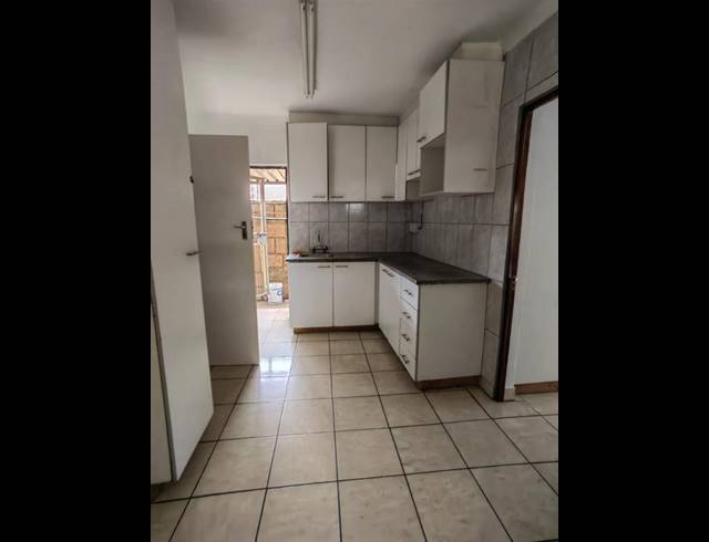 4 BEDROOM HOUSE FOR SALE IN BRACKENHAM